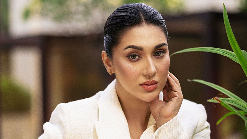 ‘দুর্বার’ নিয়ে ধোঁয়াশা, প্রেক্ষাগৃহে ফেরা হচ্ছে না অপুর