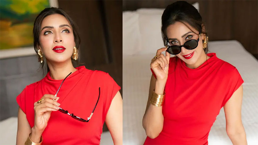 ‘রেড হট’ অবতারে নজর কাড়লেন মিম